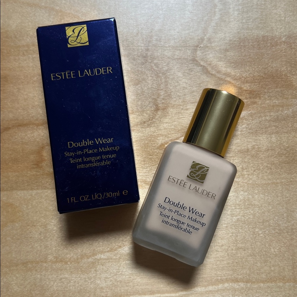 ✨Estée Lauder Double Wear Foundation: shade SHELL✨